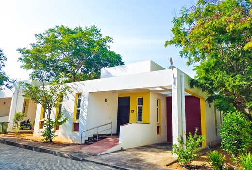 LUSH HOME STAYS