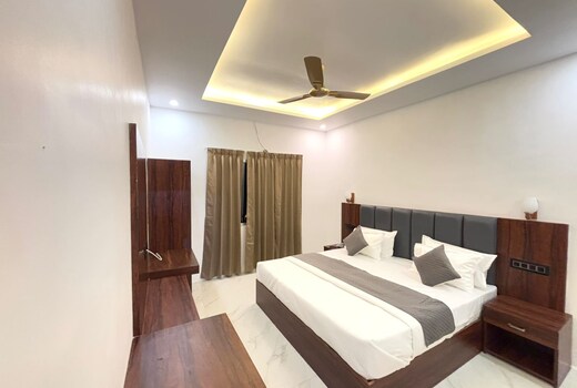 Hotel Omkar Palace