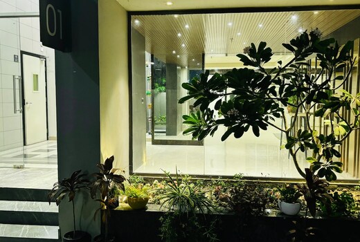 Stayeasy Dogwood The Classy 3BHK on 18th Floor