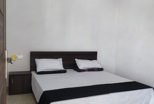 Tosh Guest House And Gusai ji Restaurant