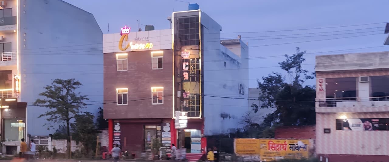 Crown Hotel & Restaurant