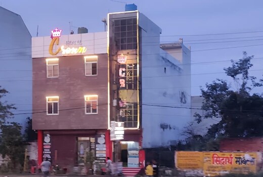 Crown Hotel & Restaurant