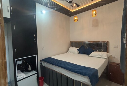 SHISH KAMAl Homestay
