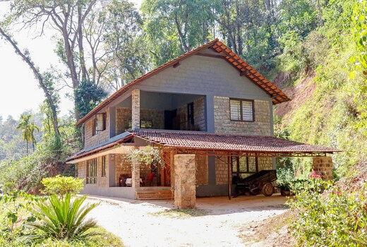 Kwality Bungalow | Room & Kitchen