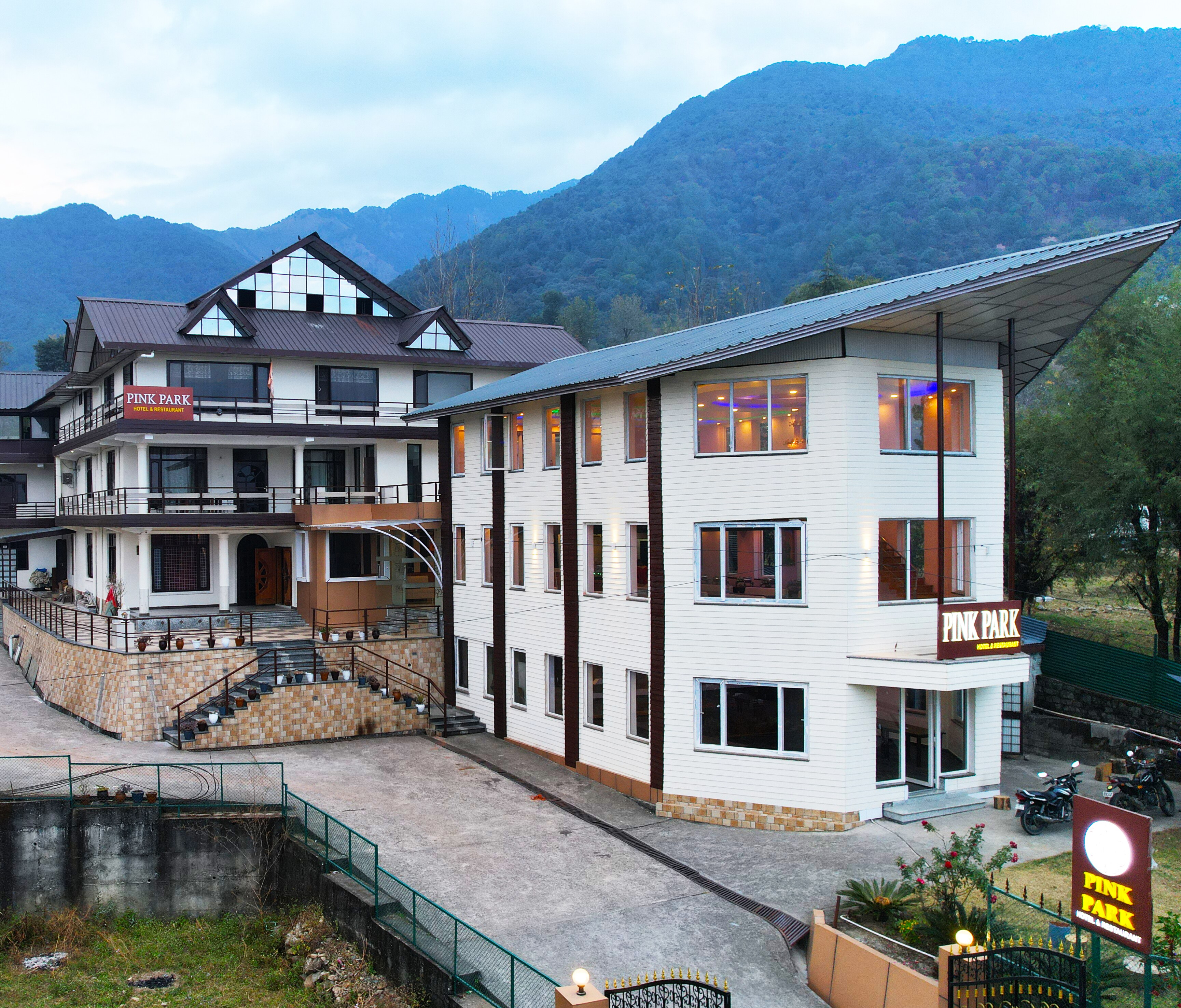 Hotel Pink Park Dormitory and Rooms