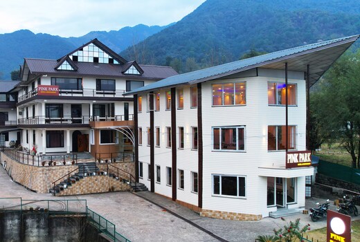 Hotel Pink Park Dormitory and Rooms