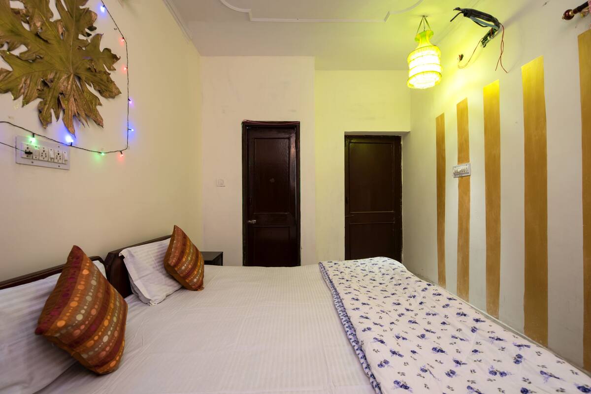 The Happy Home Wi Fi, Kitchen, AC