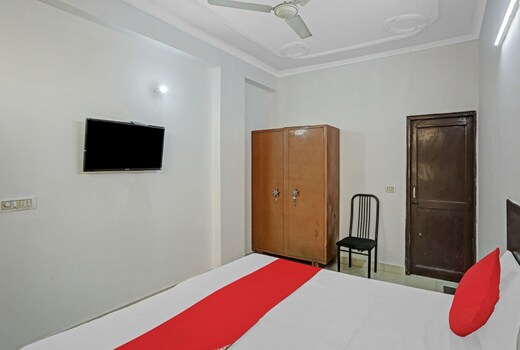 Hotel O Live Ur Style Near Noida Sector Metro Station