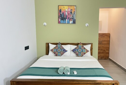 VAR Blue Haus 2 AC 1 Room 8 min walk beach