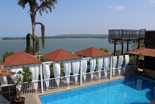 Raposo Resort.