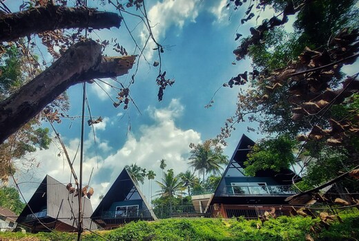 Elephant pub, River valley Huts