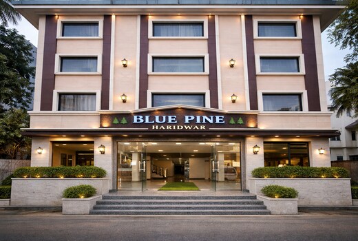 Hotel Blue Pine @Har Ki Pauri Road
