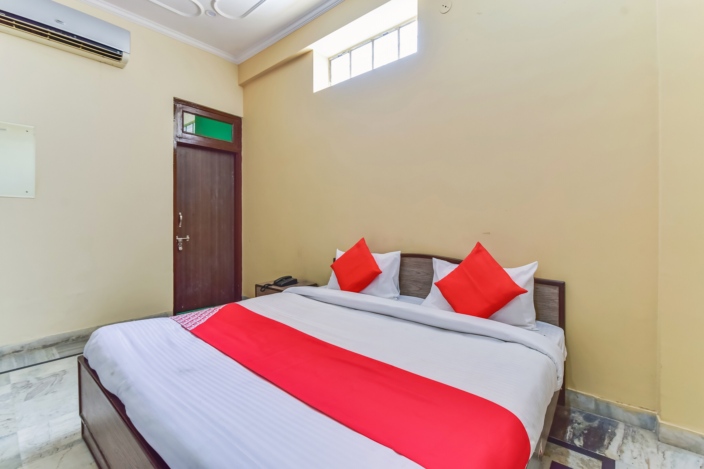 Hotel O S R