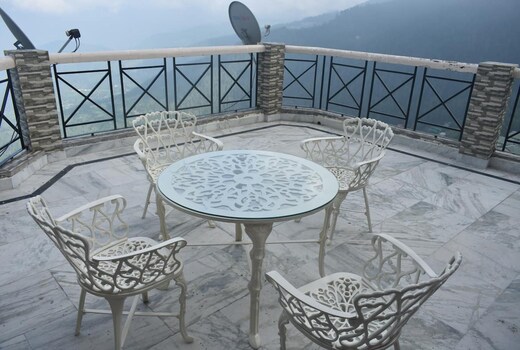 Misty Attic Mashobra | 3 BHK Apartment