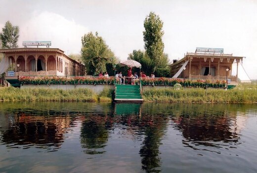 Golden Apple Houseboat