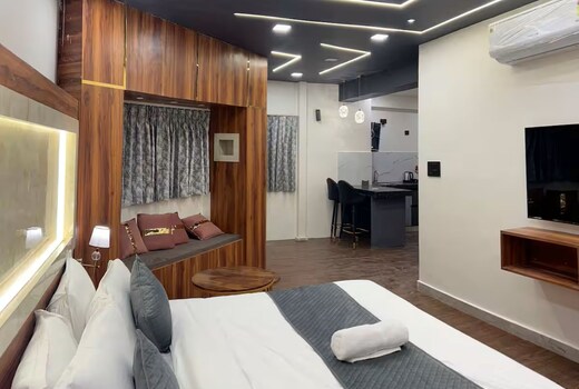 FamJam | 1Rk Diamond Dwell Penthouse