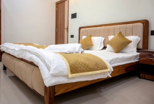 Skyline Signature Suites