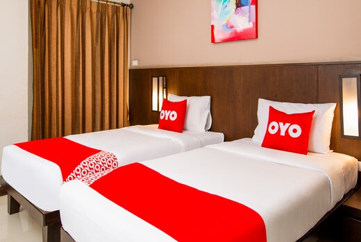 OYO 241 Ratana Hotel Sakdidet