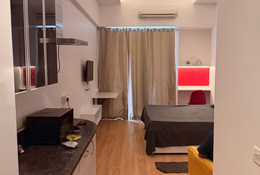 Gaur City Mall Suites Houseter Studio s