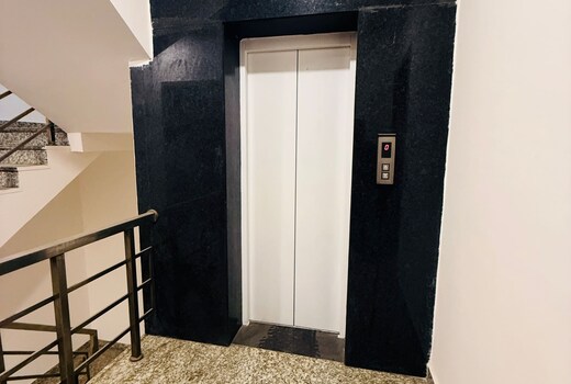 Luxury AdA STays DLF Phase 4 near Galleria