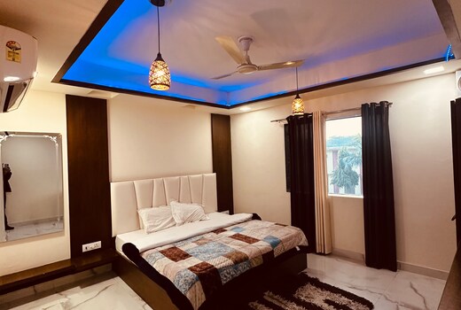 Taj Castle Homestay | Rooms & Cafe