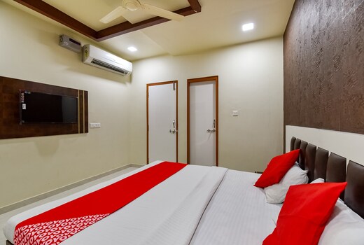 Super Hotel O Jagmohan Hotel
