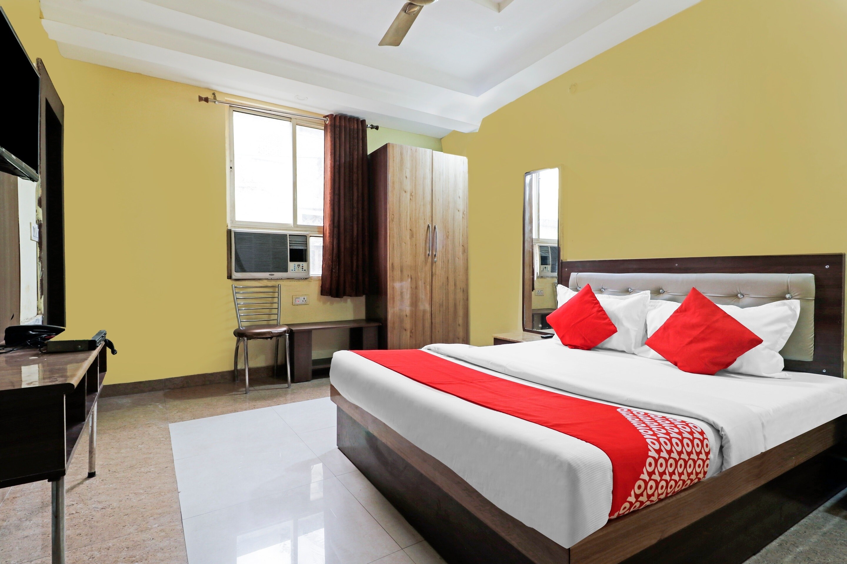 OYO 82518 hotel Royal in