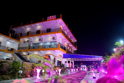 R S RESORT RESTAURANT & BANQUET HALL