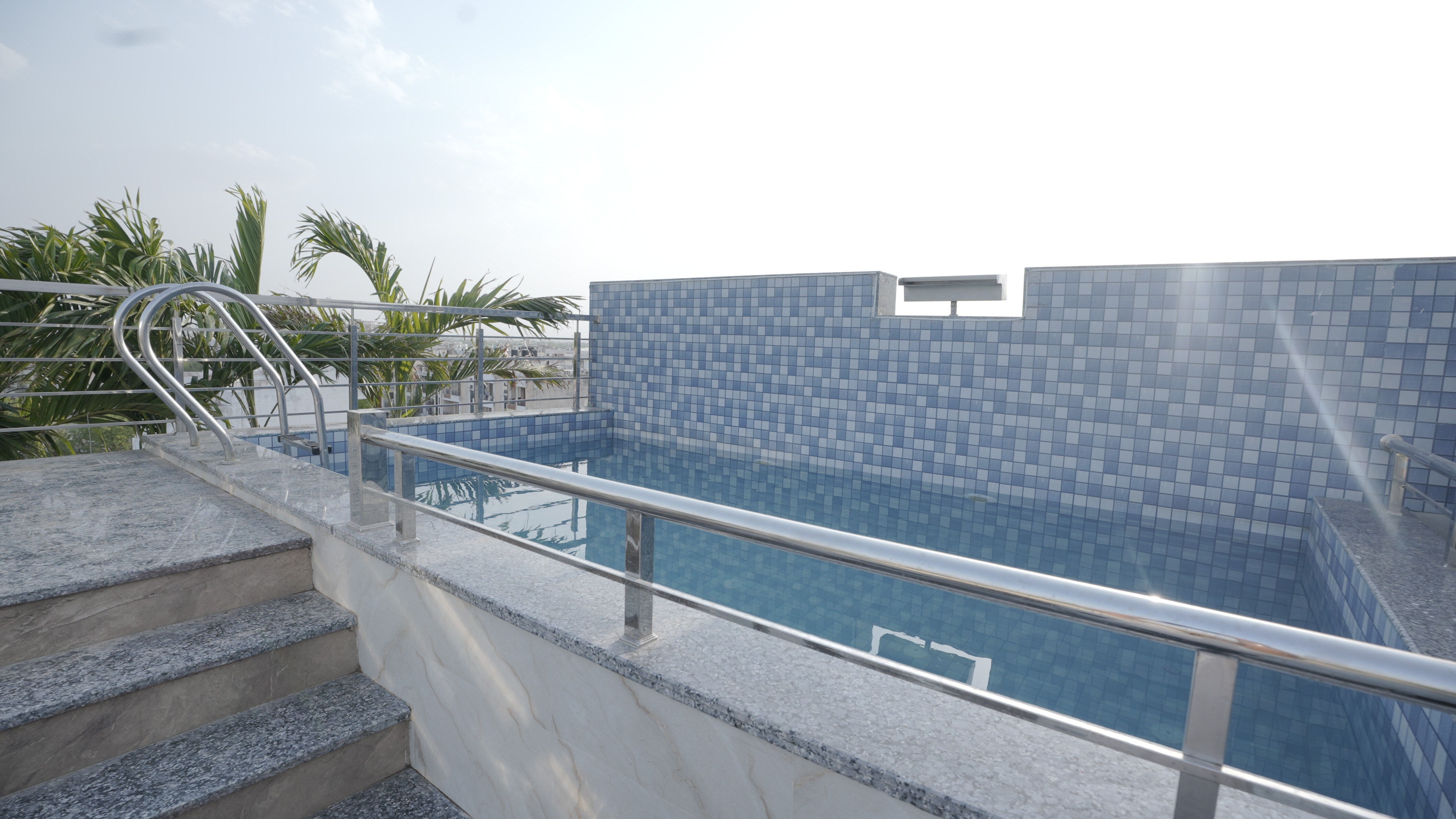 Hotel Aana Inn Prime | Rooftop Pool