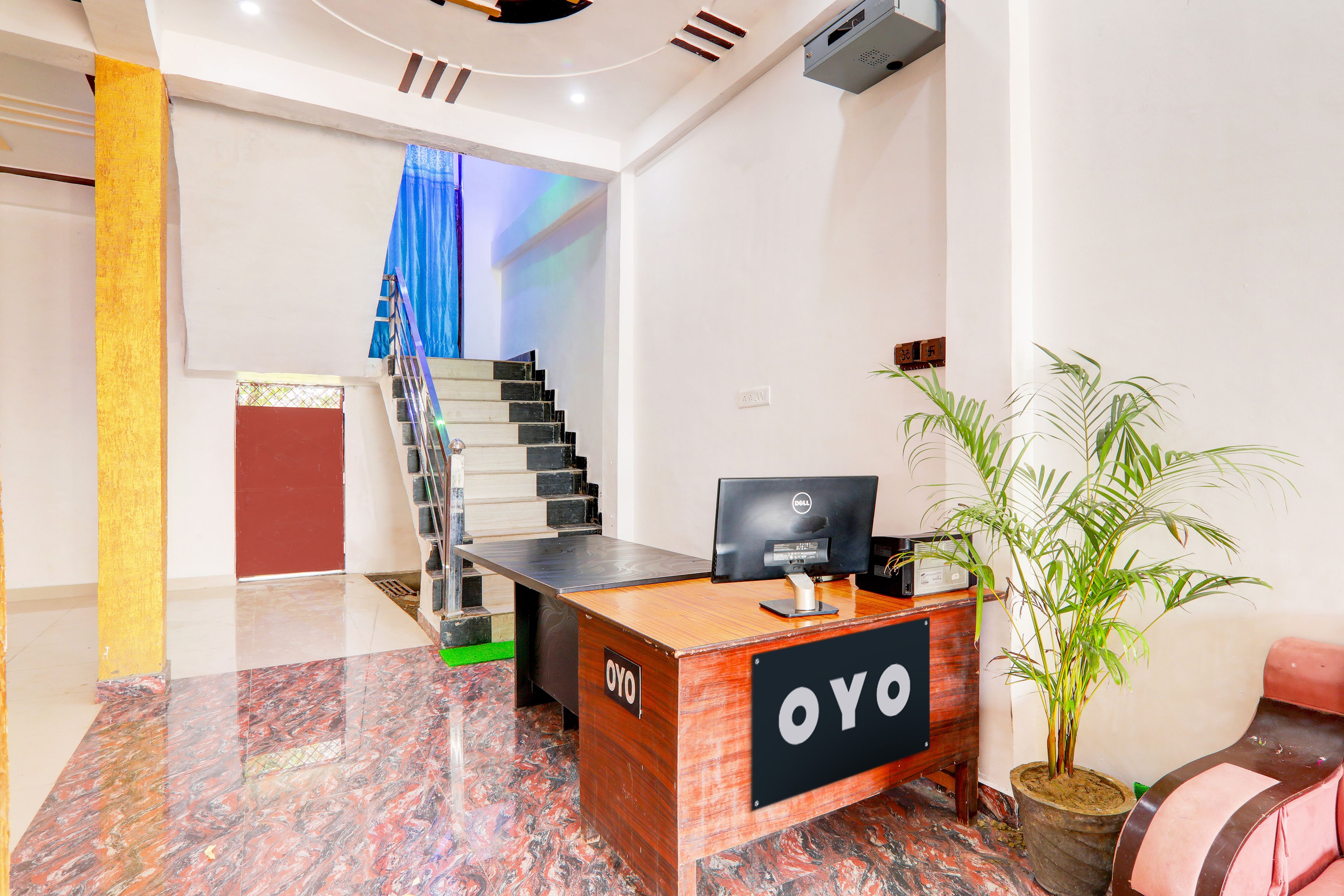 SPOT ON Hotel Abhay Inn