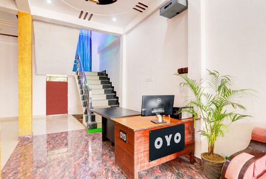 SPOT ON Hotel Abhay Inn