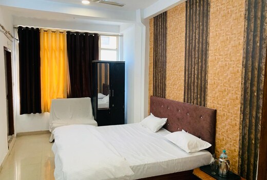 HOTEL GREEN SAPPHIRE