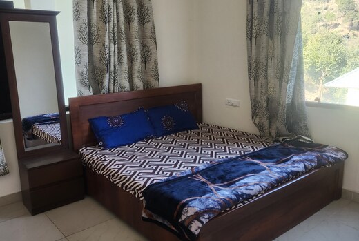 3 BR | Valley View | Breakfst