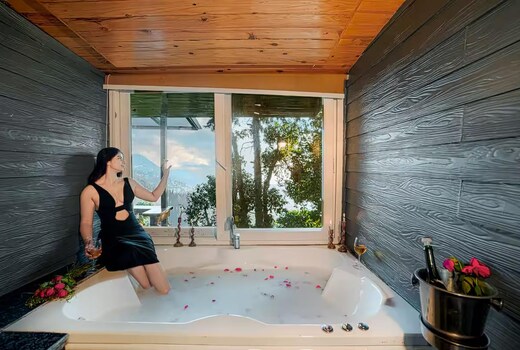 The Pelican - Cottage with private indoor Jacuzzi