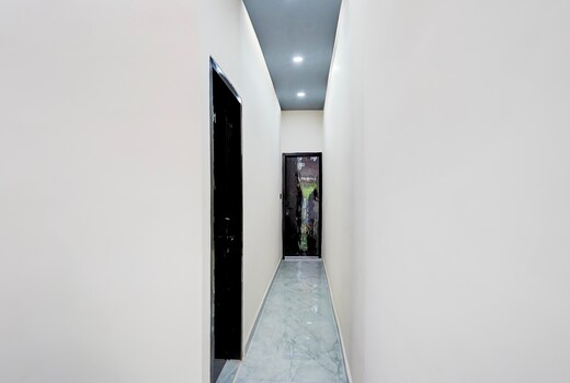 OYO 825109 Hotel O Karan Residency