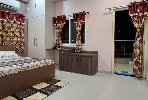 The Bright Cheerful Home - Spacious 1BHK with Deck