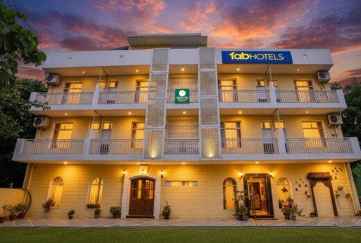 FabHotel Aravali Suites - DLF Phase 3