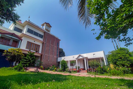 Azalia Garden Cafe & Homestay