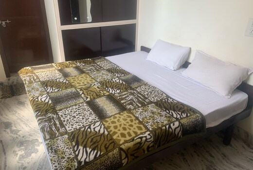 HOTEL WHITE APPLE