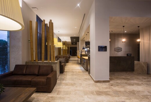 Hampton by Hilton David