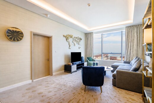 ELIVAAS Curated 1BR w/ Sea View in Palm Tower