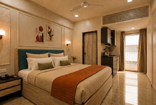 Luxury 1RK Studio Pool Balcony 15m from Airport