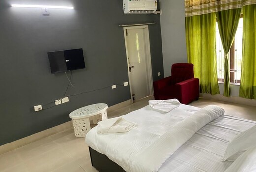 Oviya inn