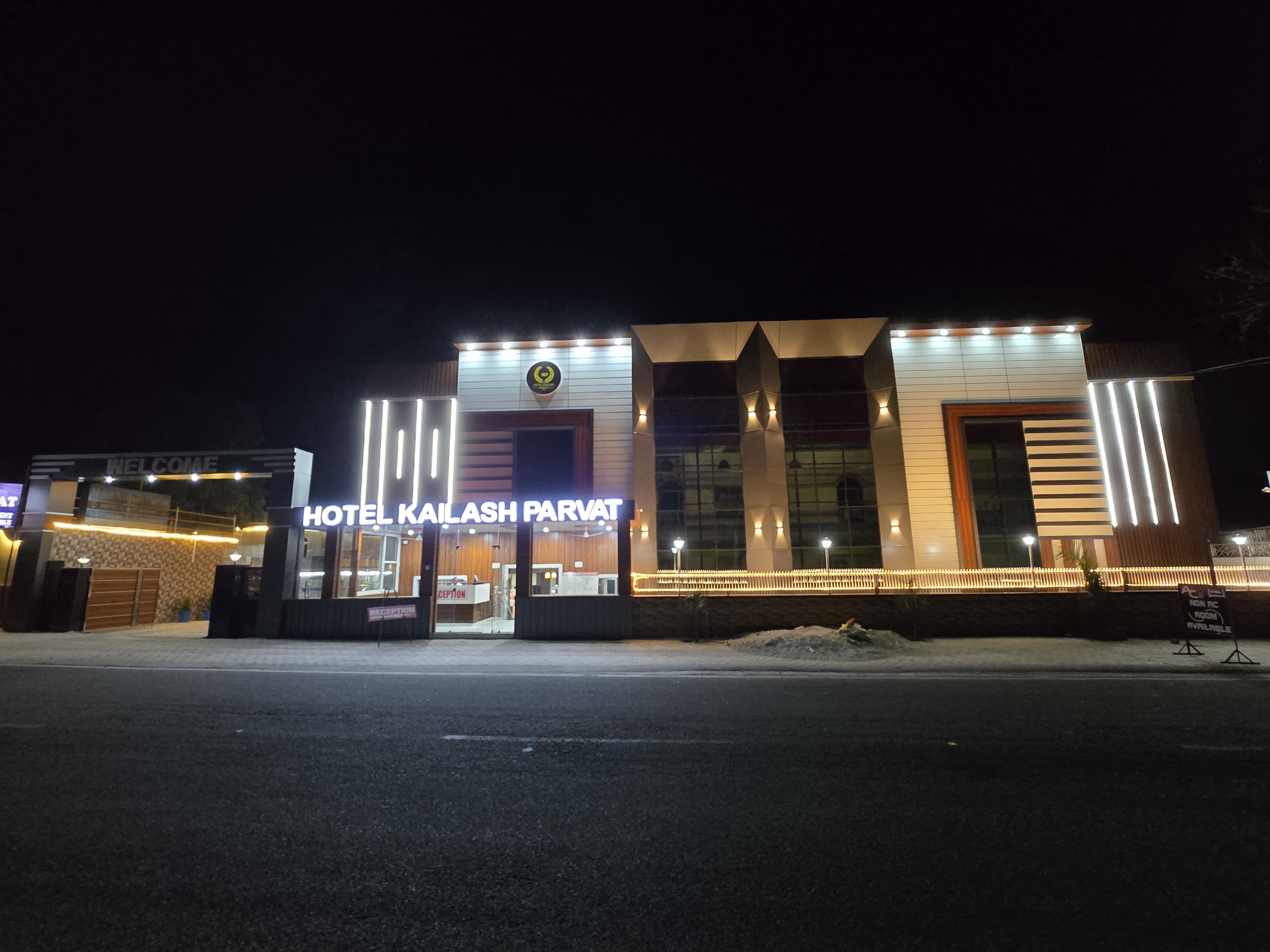 Hotel Kailash Parvat Amusement Park