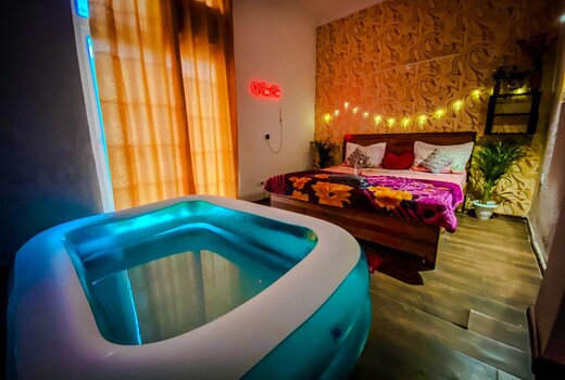 Romantic Gold - Luxury Apartment with Private Pool by Love Lounge
