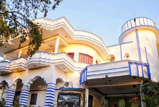 Heritage Kurabar House|78 year old Bungalow with Infinity Pool