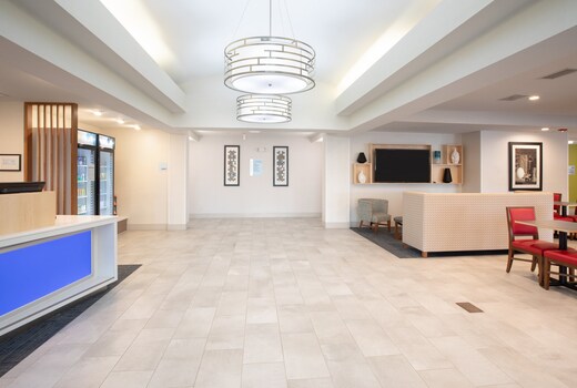 Holiday Inn Express Hotel & Suites Longmont (Pet-friendly)