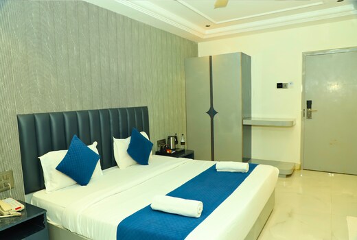 Hotel Shirdi Park Inn (80 Meters From Sai Samadhi Temple)