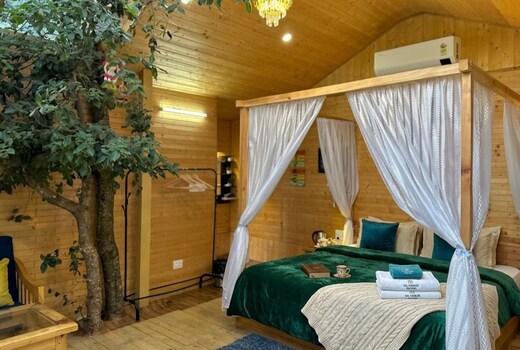 UrWish Tree Cottage Private Jungle Jacuzzi