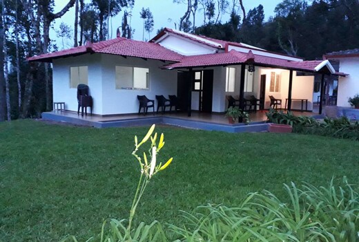 Manyatha Homestay - Mullayyanagiri Hill View.